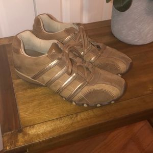 Skechers brown lace up suede tennis shoes